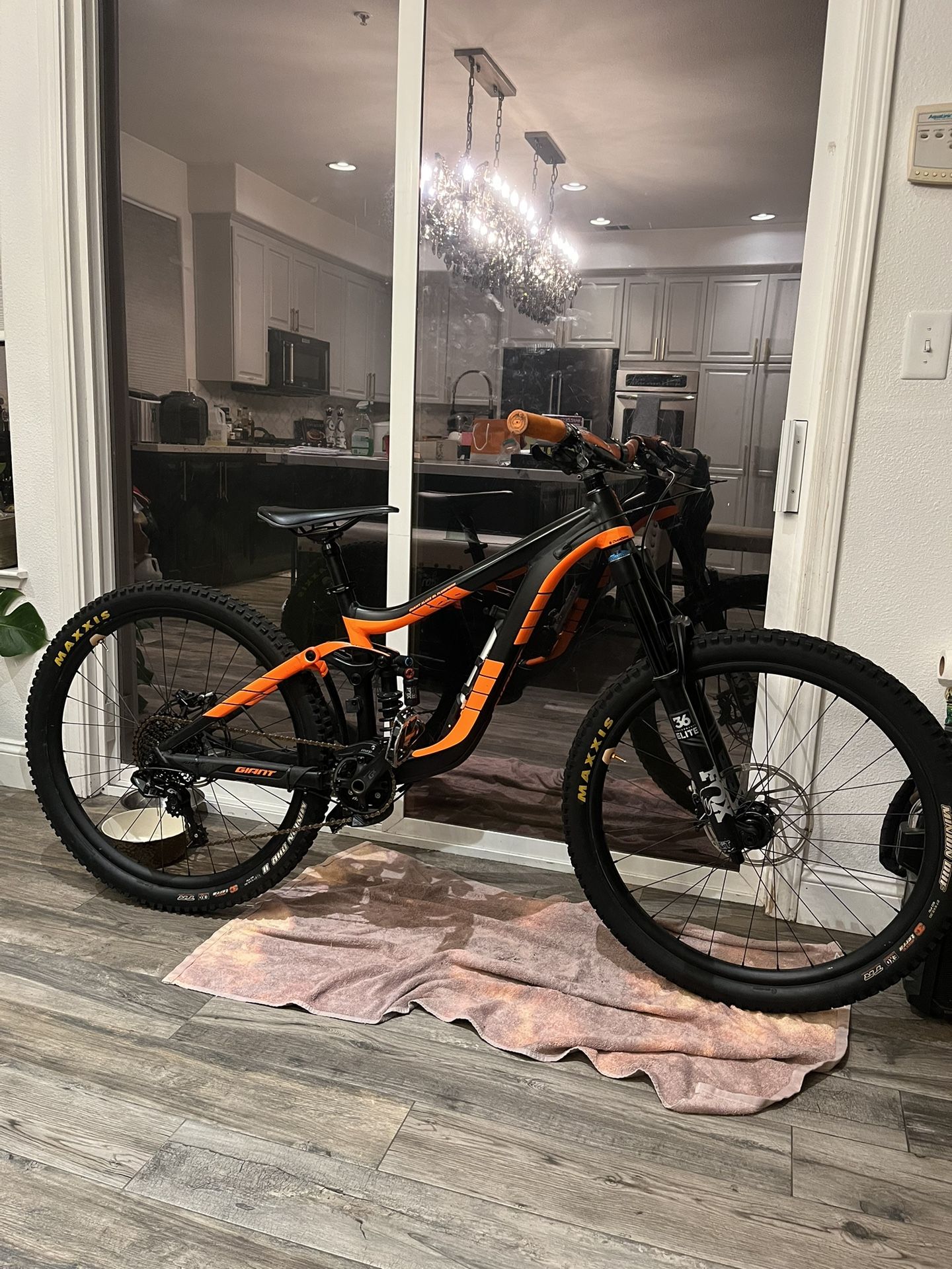 2017 Giant Reign SX Full Suspension Mountain Bike