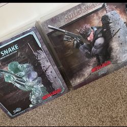 First 4 Metal gear Solid Snake Statue + Solid Snake Camouflage edition Statue