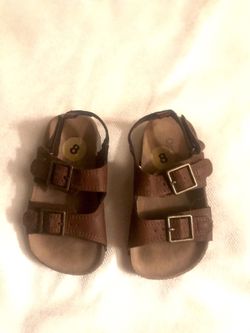 Oshkosh Boy sandals size 8 toddler size