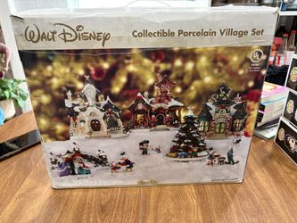 Walt disney Porcelain Village Set