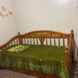 Full Size Day bed 