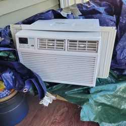 WINDOW AC UNIT 