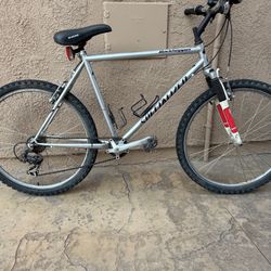 Specialized Rockhopper Mountain Bike Shimano Components Super Lightweight Mtb  Fully tuned, dialed in and ready to ride, it does not need anything. Pi