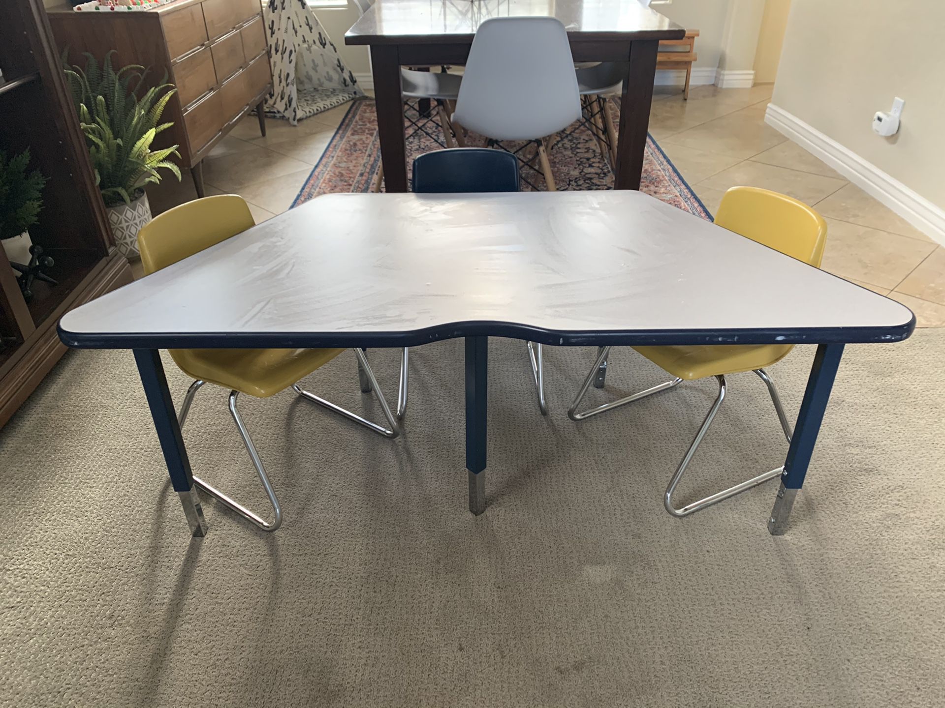 Kid table/desk and 3 chairs