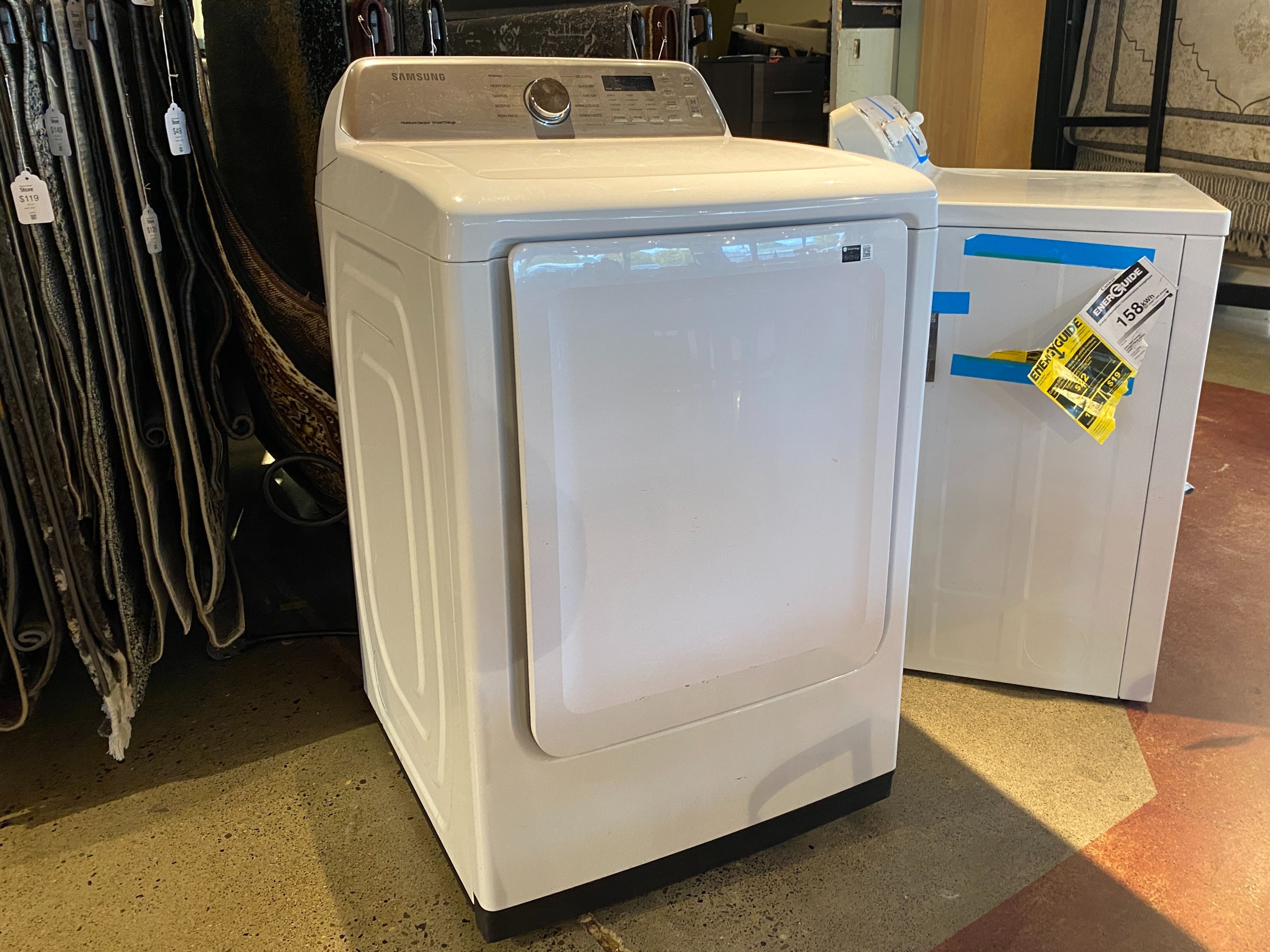 SAMSUNG White Dryer w/ Moisture Sensor