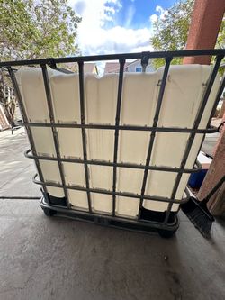 IBC Tote 275 Gallon water tank