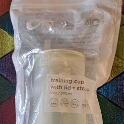 reusable silicone training cup with a lid and straw,  New