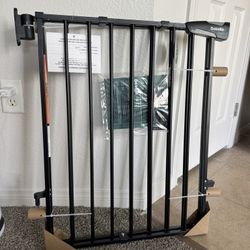Babelio 26-43" Bay Gate, Pet Gate. Black