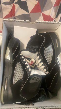 Jordan 5 size 10.5 comes with box