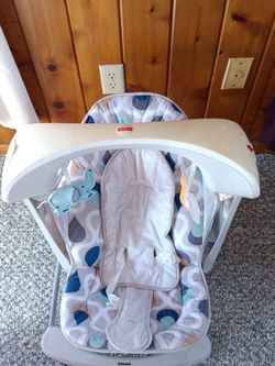 Fisher-Price Deluxe Take-Along Swing & Seat in the Pacific Pebble fashion.