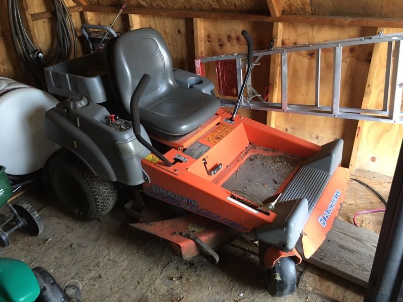 husqvarna zero turn mower cZ3815 815 hrs for Sale in Rochester, PA