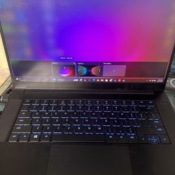 Razer Blade 15 Advanced, Intel i7-11800H, RTX 3060, 16GB RAM, 1TB SSD