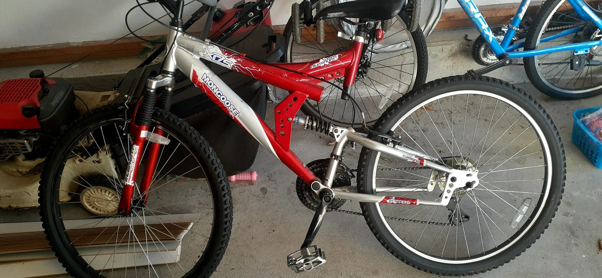 Mongoose 26 mountain bike