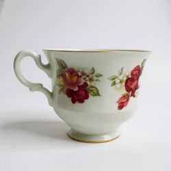 Vintage Queen Anne Bone China Teacup – G179 Pattern 8541 – Made in England