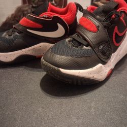 LIL BOYS NIKE SHOES Size 10.5c