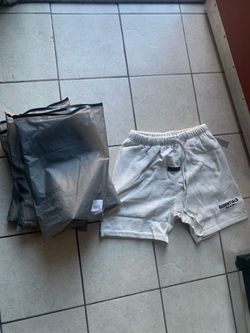 White essential shorts