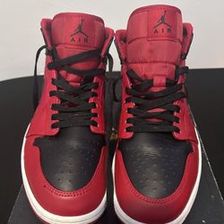AIR JORDAN 1 MID 8.5M