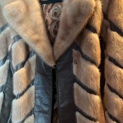 100% Real & Authentic 1960s-70s Minks Fur Coat! Women’s S/M Petite 