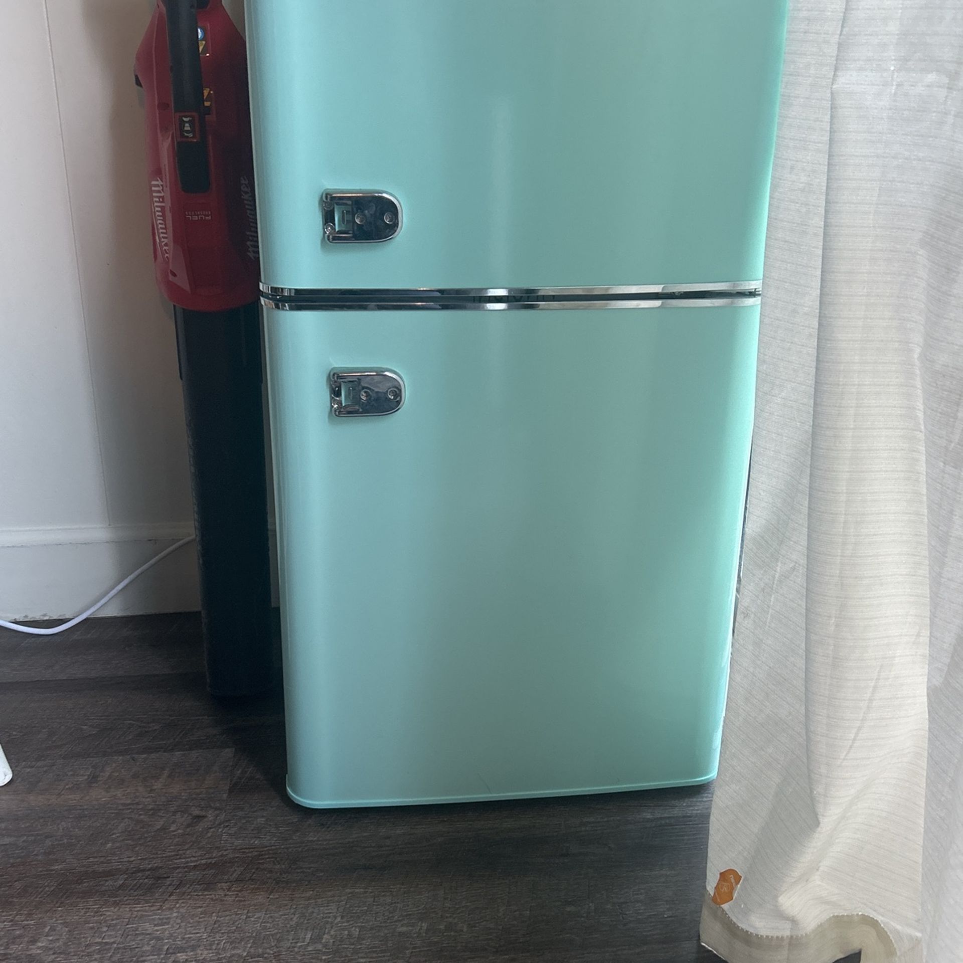 Insignia Mini Fridge New