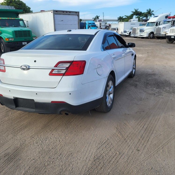 Ford Taurus 2019