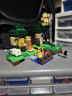Lego Minecraft Beehive Set
