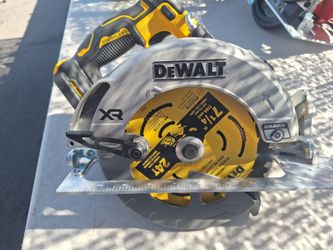 7 1/4 skilsaw xr dewalt  ( Tool-Only)
