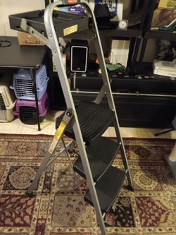 Rubbermaid Step Ladder 