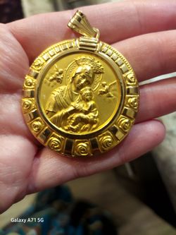 18k Gold Medallion