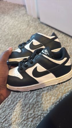 Toddler Nikes (7c)
