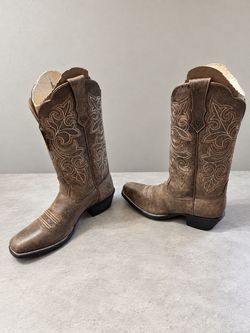 Size 6 women’s Brown Western Cowgirl Boots