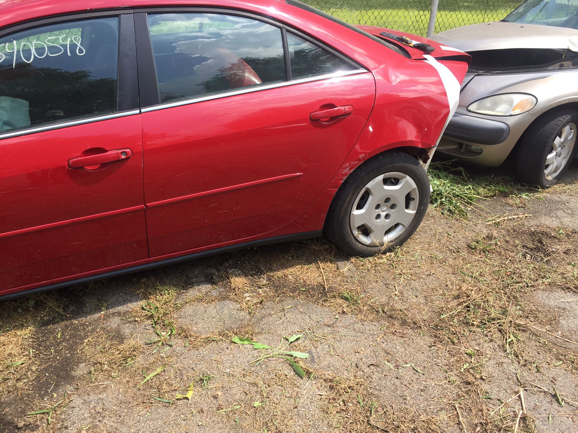 2006 Pontiac G6, for parts- hit in the front and rear