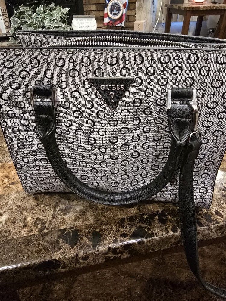 Guess Crossbody