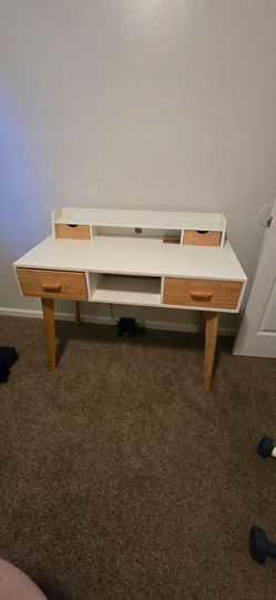 Contemporary desk and chair
