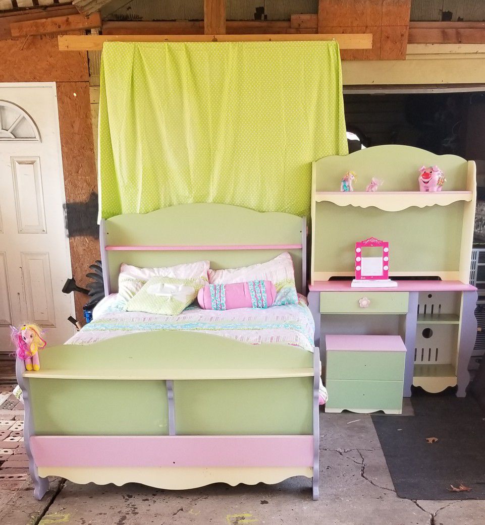 Pastel colors full size bed frame w matching desktop w stool comforter comes w it