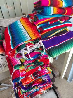 Camino de mesa mexicana y cordeles mexicano con mantel para mesa estilo mexicano