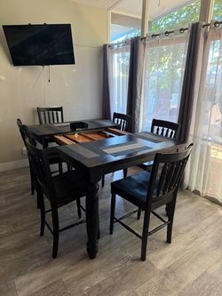 comedor de 6 sillas y se puede hacer de 4 sillas  de madera