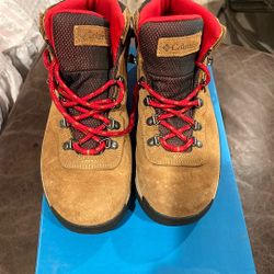 Columbia Boots  Size 8 Woman's 