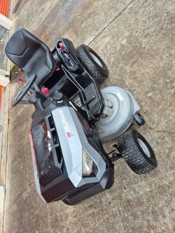 Murray MT100 42 in. 13.5 HP 500cc E1350 Series Briggs and Stratton Engine 6-Speed Manual Gas Riding Lawn Tractor Mower