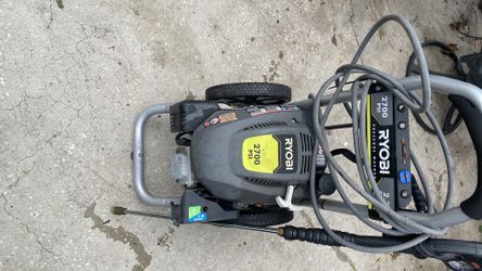 Ryobi pressure washer with a big Honda motor on it 2700 psi things ready to go wind and everything else is here runs well