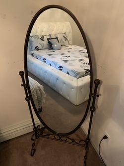Standing mirror