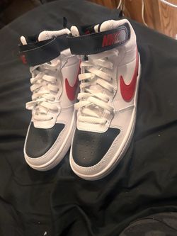 Nike shoes 7youth 8.5 in women’s