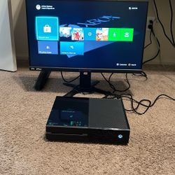 Xbox one, Kinnect, 4 Games, 3 Normal Remotes, 1 Xbox Elite X With Charging Station, 2 Headsets