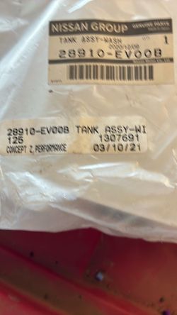 Nissan windshield tank