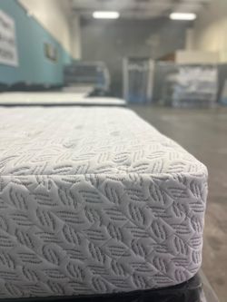 🛏️ NEW King Mattress - Sealed in Plastic - From $190! Luxury for Less! Queens, fulls, and twin xl also available.