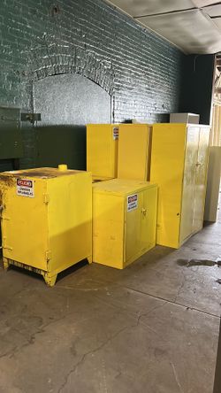 FLAMMABLE SAFETY CABINETS   -can deliver-