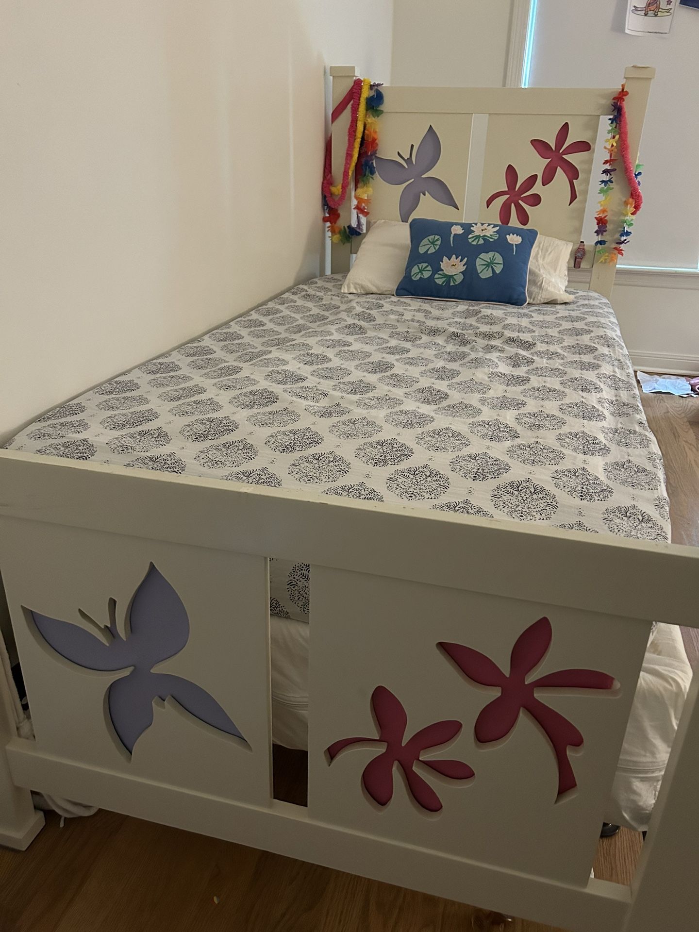 Nature-themed Twin Bed Frame, Free Box Spring