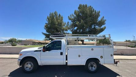 2016 Ford F350 Super Duty Regular Cab & Chassis