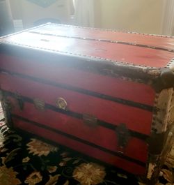 Atkinson & Long Mfg. Co.".They were a highly prominent steamer trunk