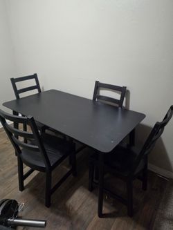 Table with 4 chairs
