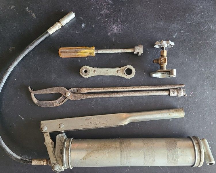 LOT OF VINTAGE TOOLS